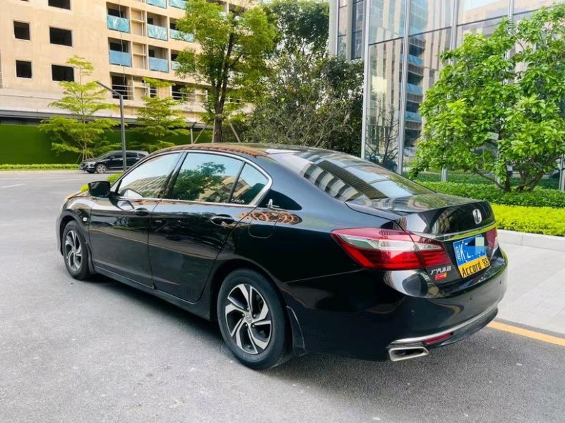 东莞17年本田雅阁9