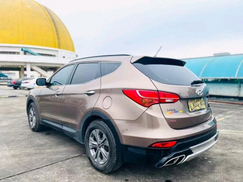 东莞15年现代全新胜达8