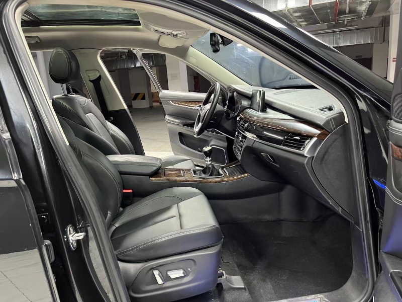 成都17年汉腾汽车X73