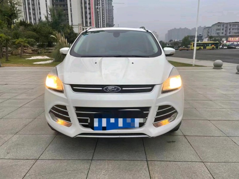 东营13年福特翼虎1