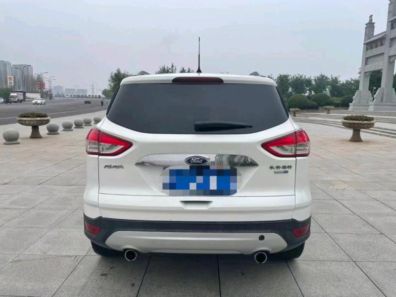 东营13年福特翼虎5