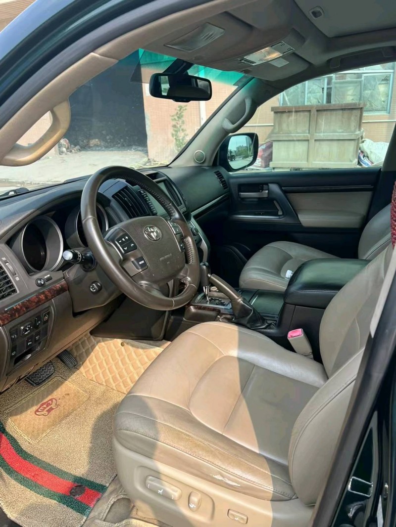 东莞11年丰田兰德酷路泽5