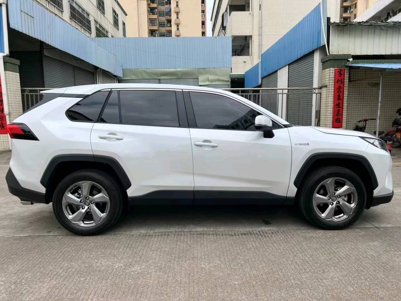 中山22年丰田RAV42