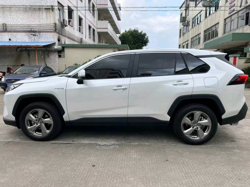 中山22年丰田RAV43