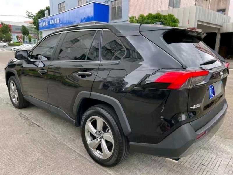 中山22年丰田RAV45