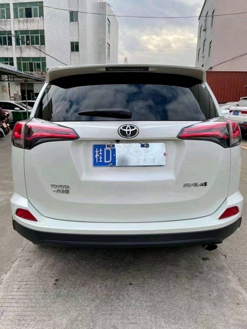中山19年丰田RAV44