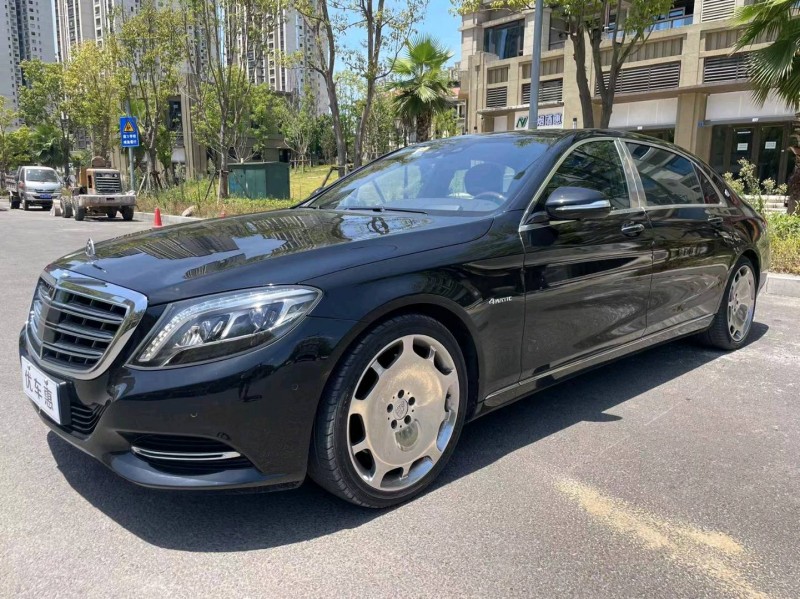 重庆16年奔驰迈巴赫S级8