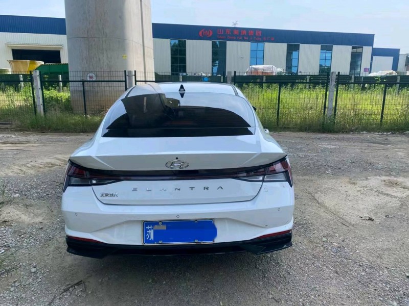 济宁22年现代伊兰特8