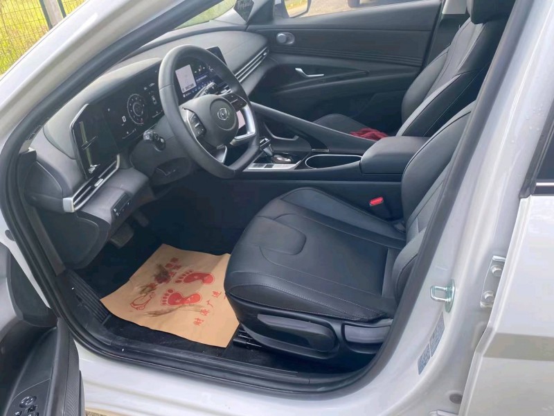 济宁22年现代伊兰特6