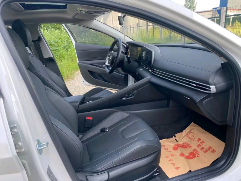 济宁22年现代伊兰特5