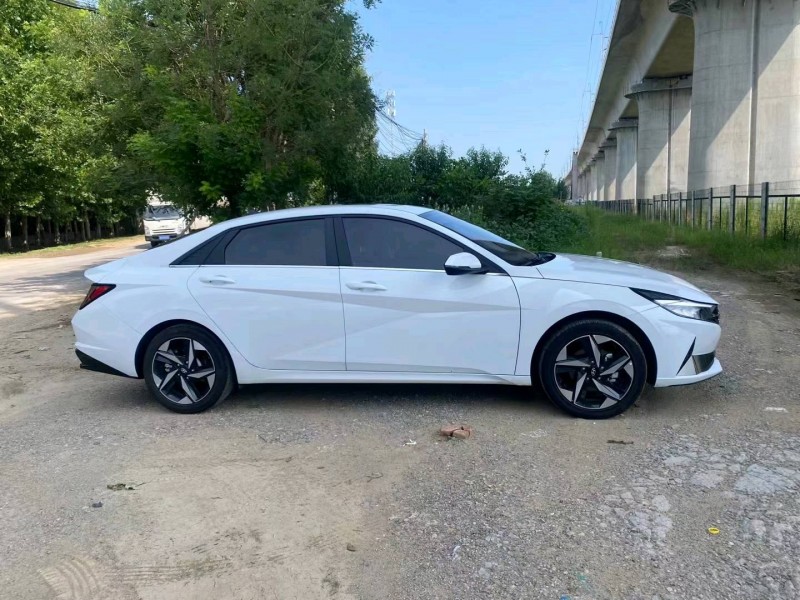 济宁22年现代伊兰特3