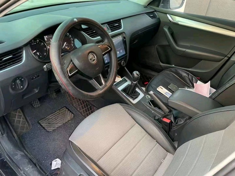 东营17年斯柯达明锐5