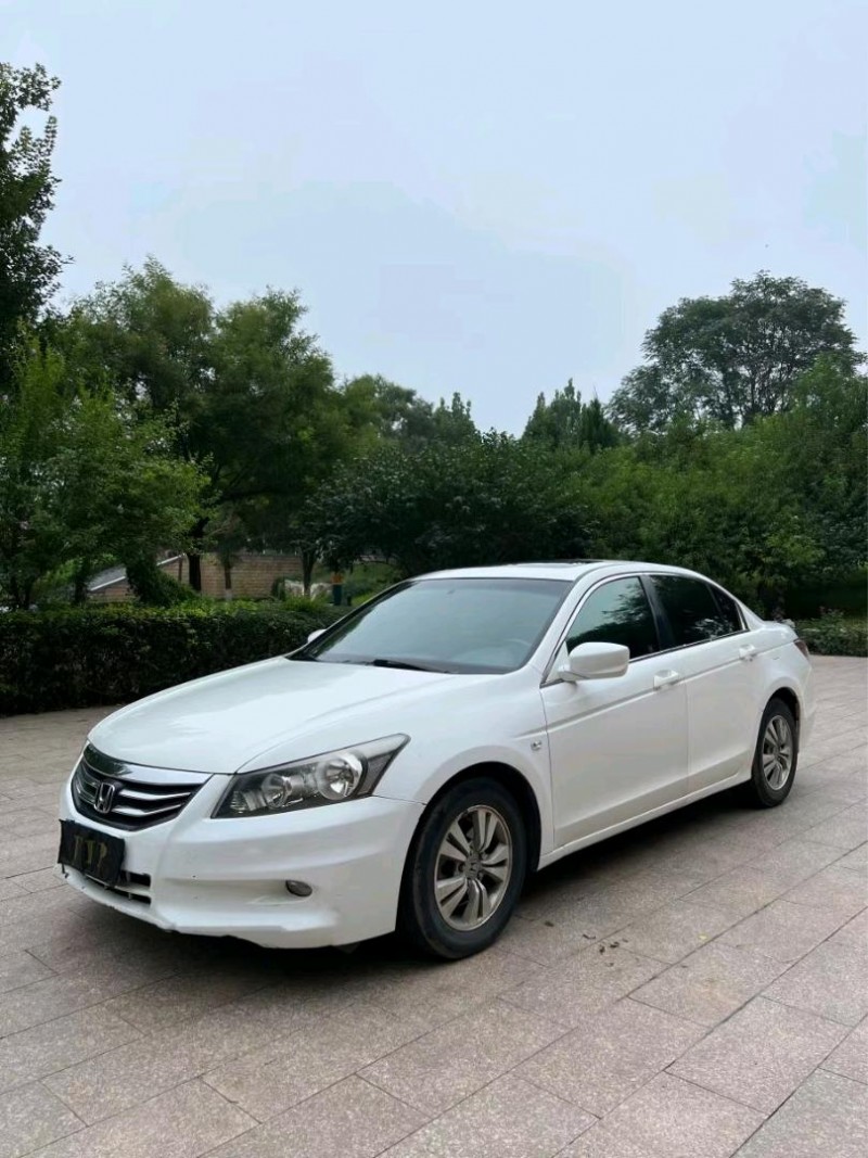 邢台11年本田雅阁2