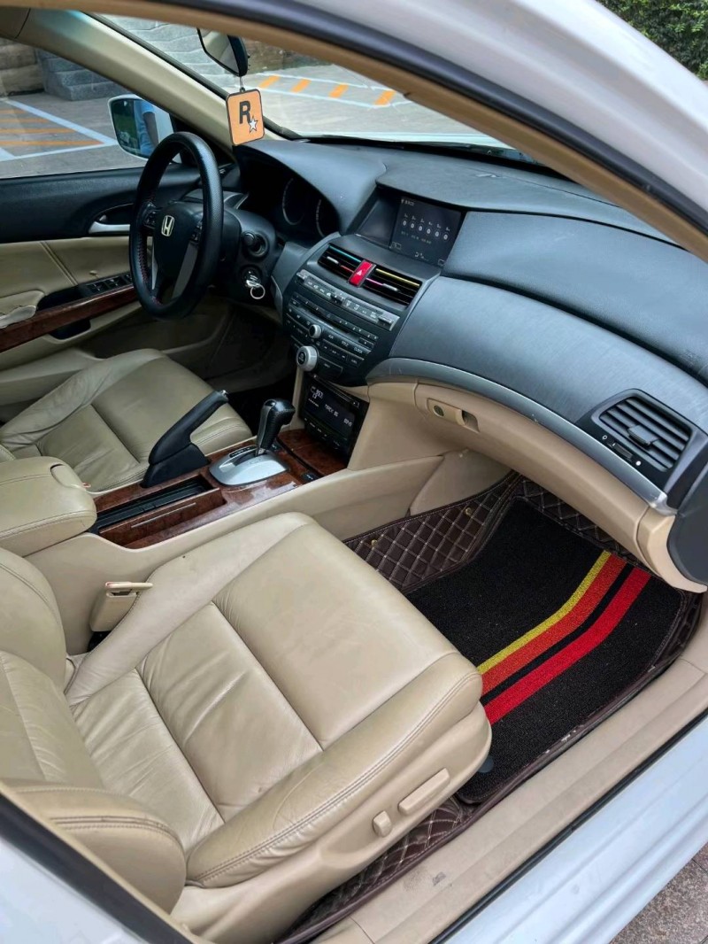 邢台11年本田雅阁6