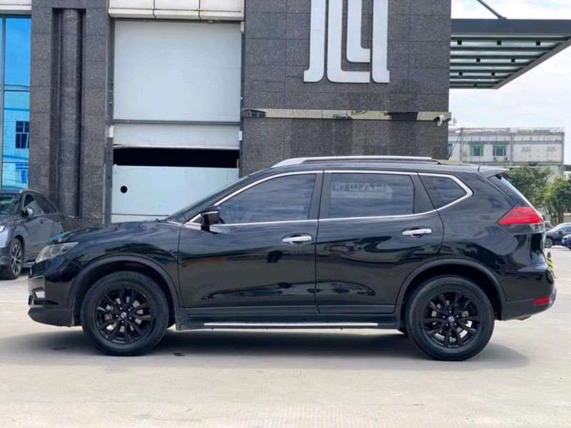 东莞18年日产奇骏6