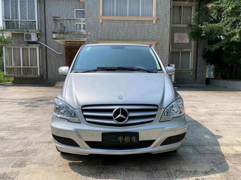 东营16年奔驰唯雅诺1