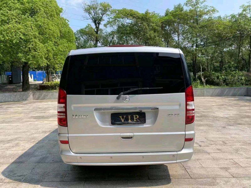 东营16年奔驰唯雅诺3