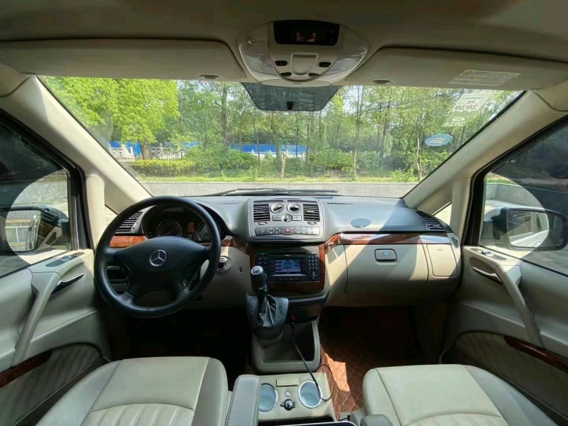 东营16年奔驰唯雅诺7