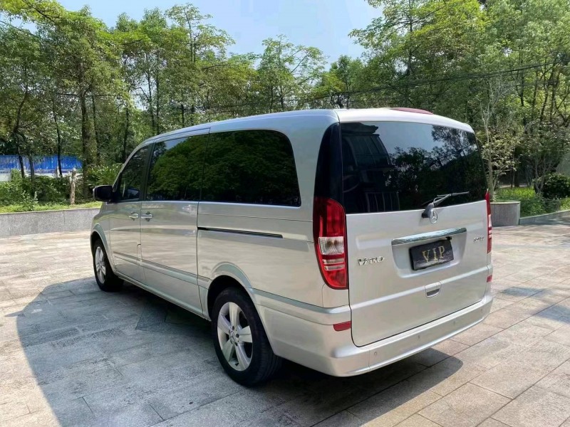 东营16年奔驰唯雅诺8