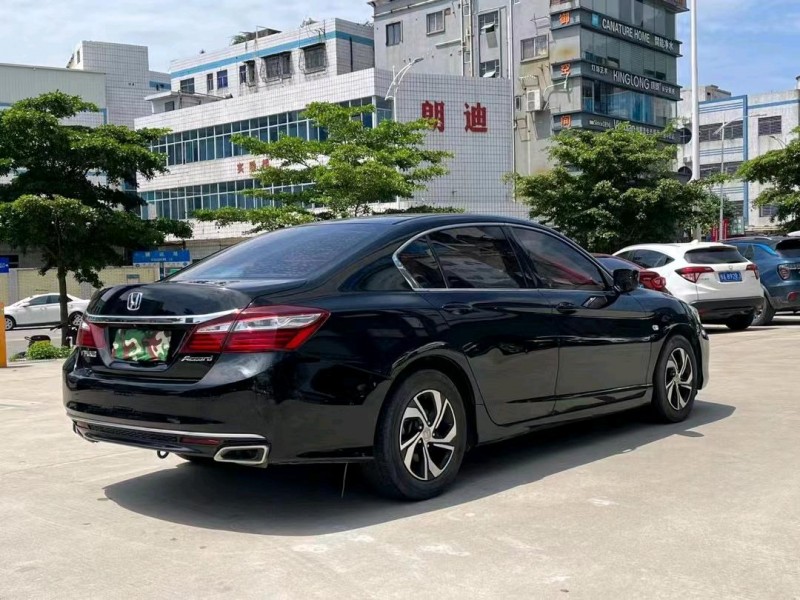 东莞17年本田雅阁7