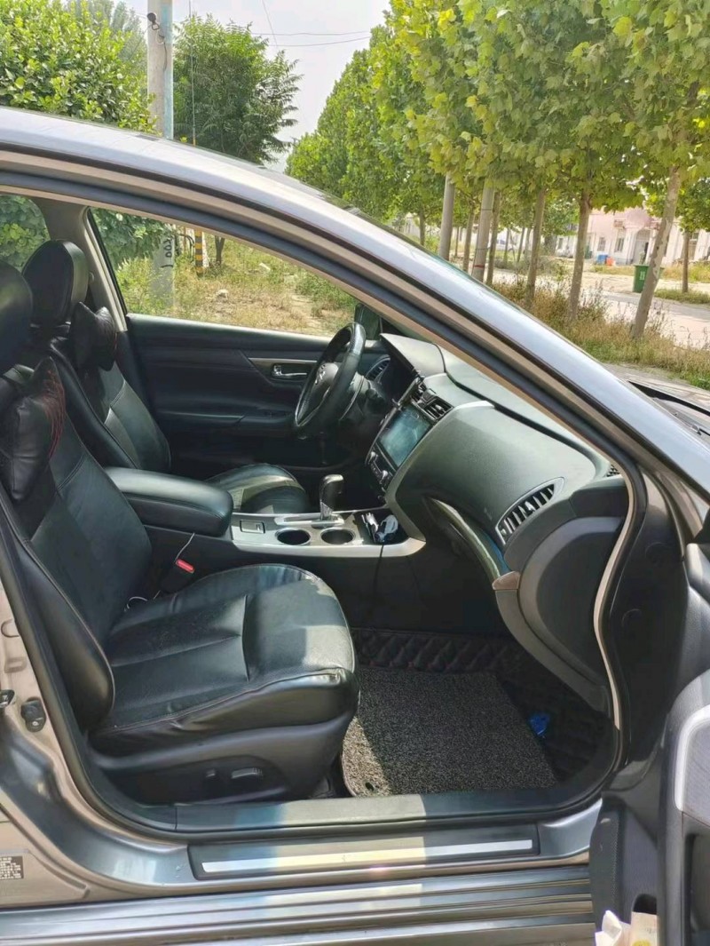 保定15年日产天籁8