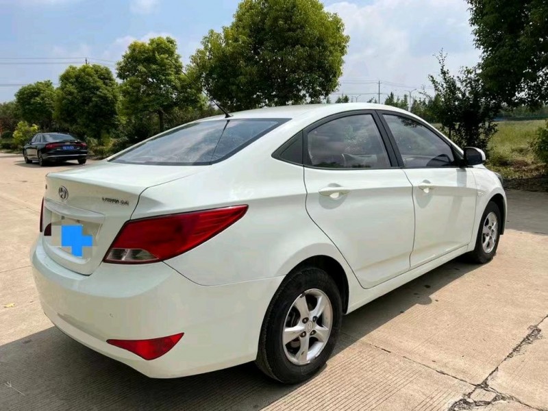 盐城17年现代瑞纳6