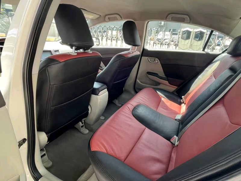 广州13年本田思域7