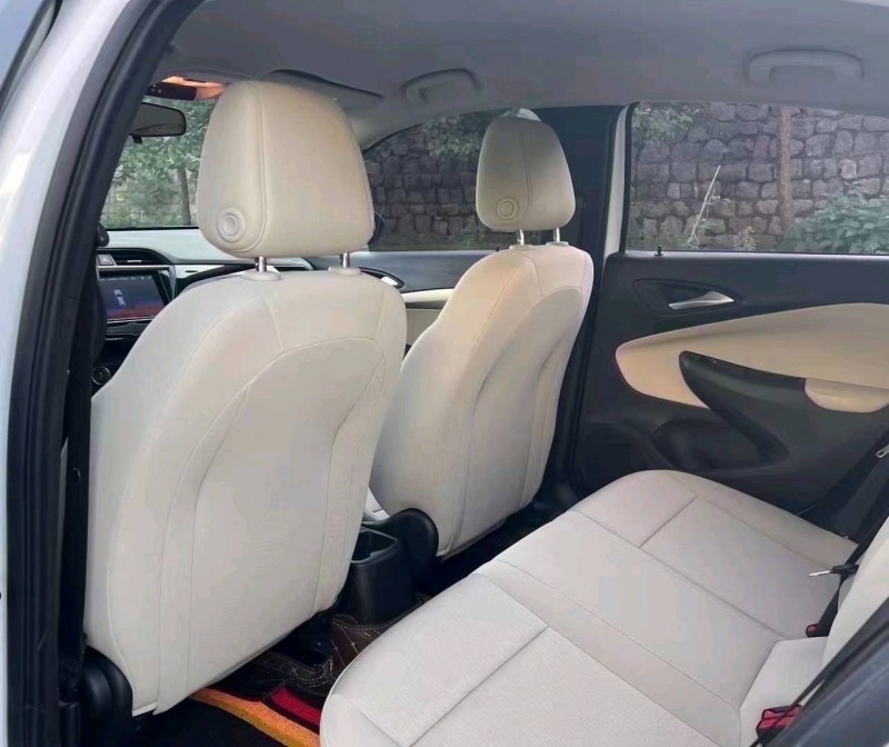 青岛20年别克凯越5