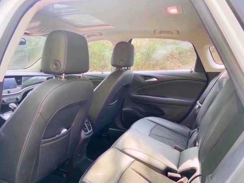 青岛21年别克威朗5