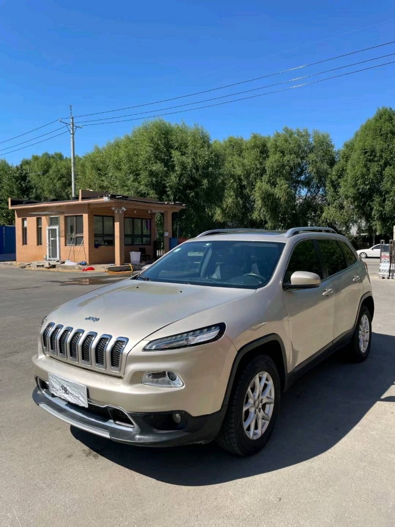 沈陽17年Jeep自由光2