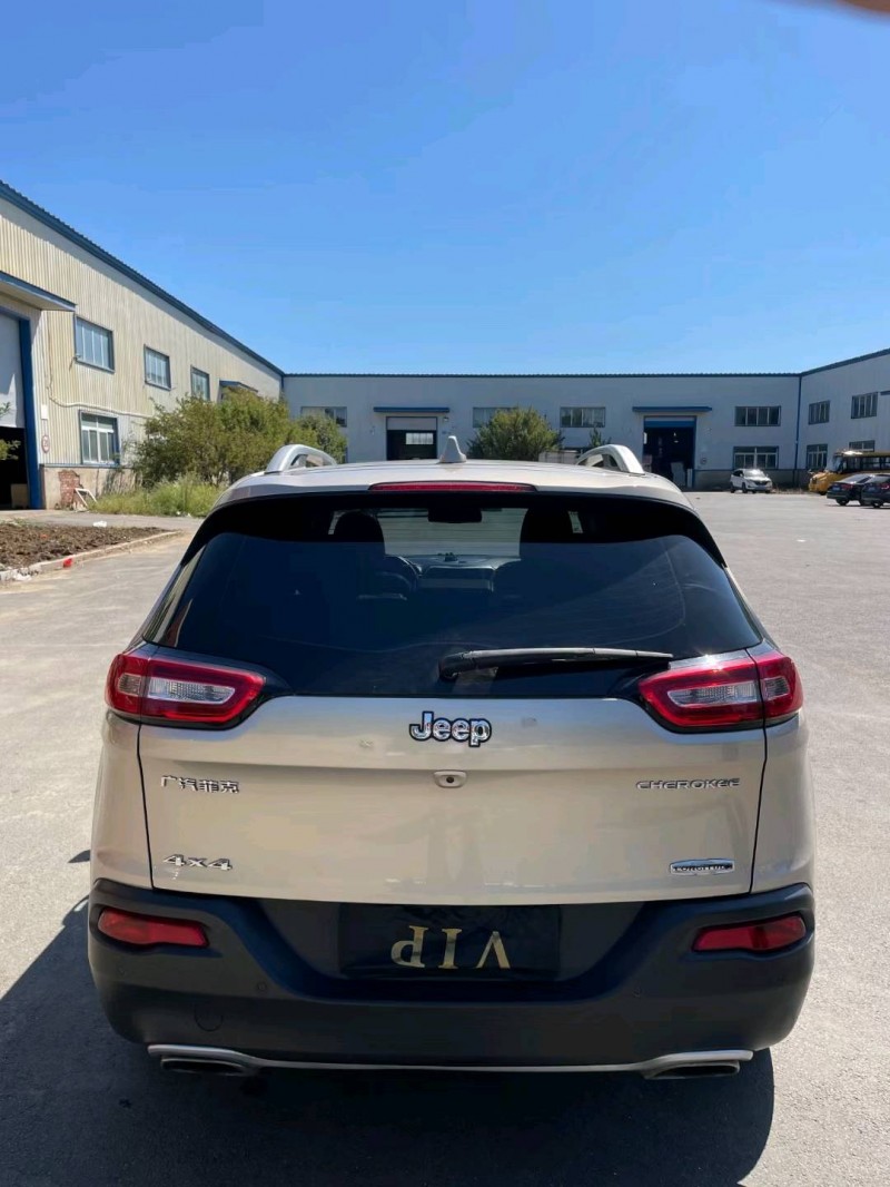 沈陽17年Jeep自由光8