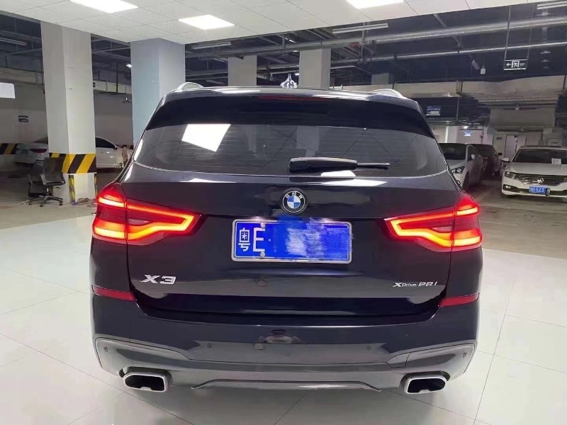 成都21年宝马X33