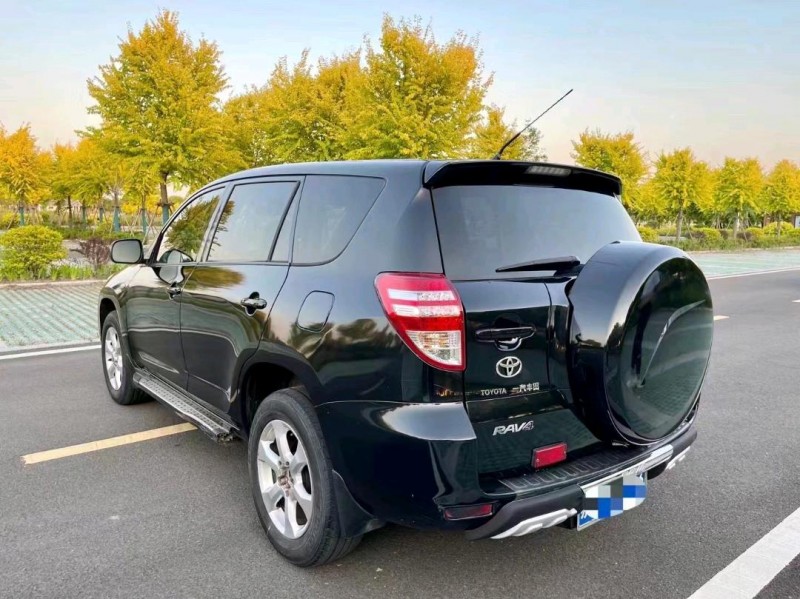 枣庄12年丰田RAV44