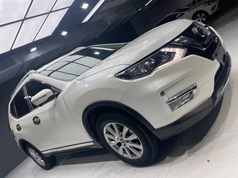 成都17年日产奇骏2