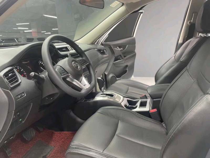 成都17年日产奇骏4