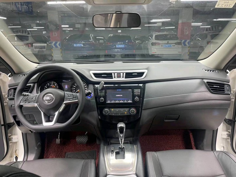 成都17年日产奇骏5