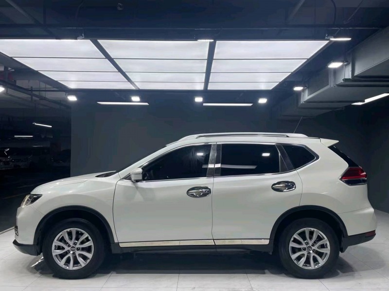 成都17年日产奇骏7