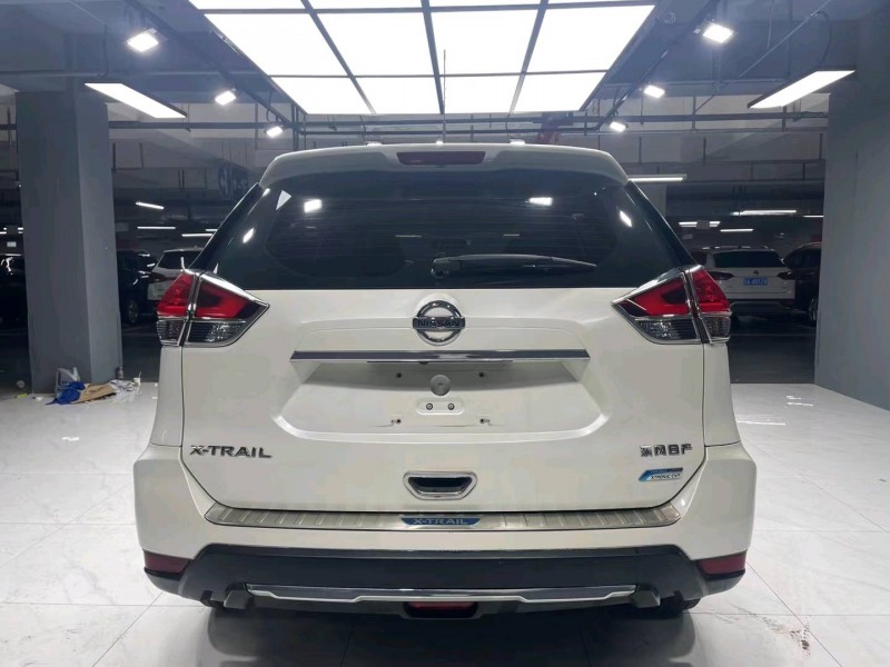 成都17年日产奇骏8