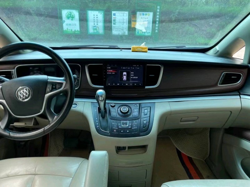 青岛17年别克GL84