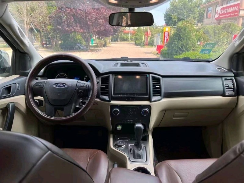 青岛17年福特撼路者4