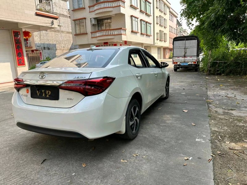 北京17年丰田雷凌8