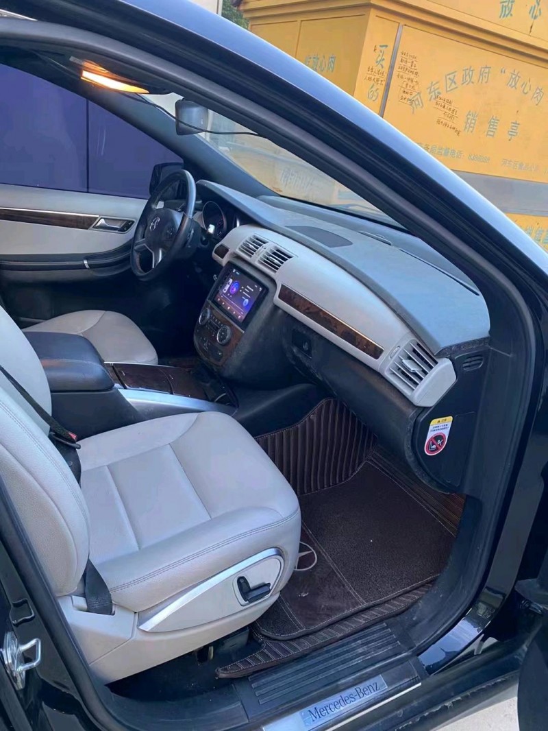 东营11年奔驰R8