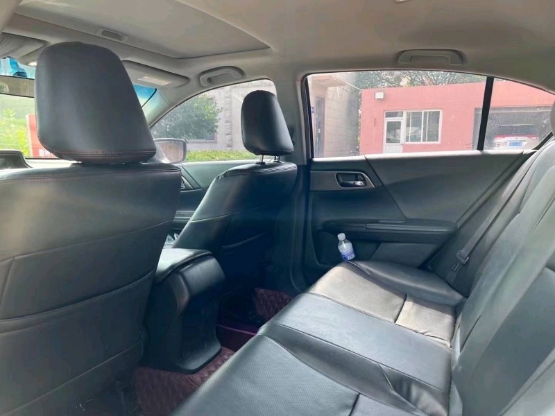 青岛16年本田雅阁2