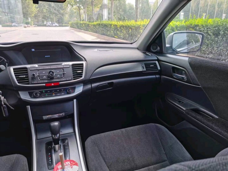 邢台15年本田雅阁4