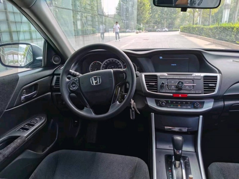 邢台15年本田雅阁6