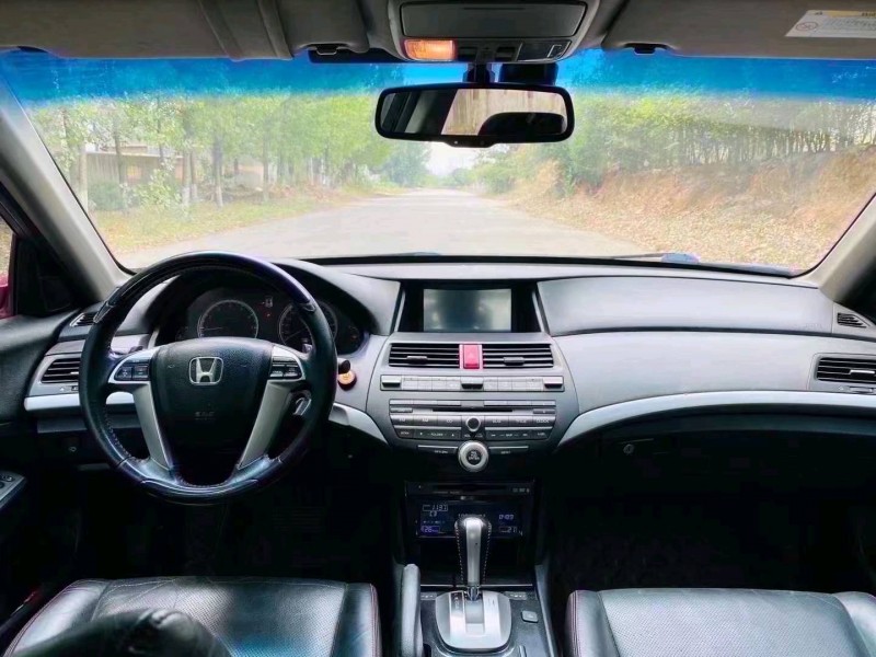 青岛12年本田雅阁4