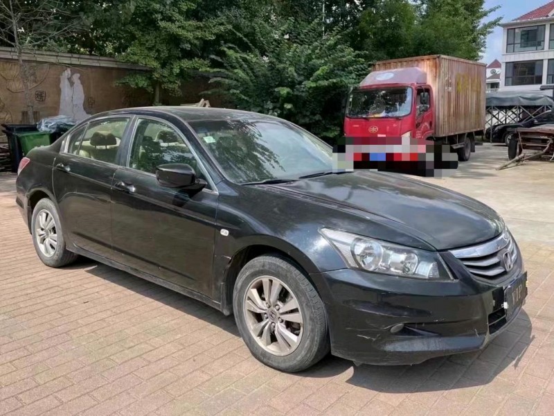 青岛11年本田雅阁2