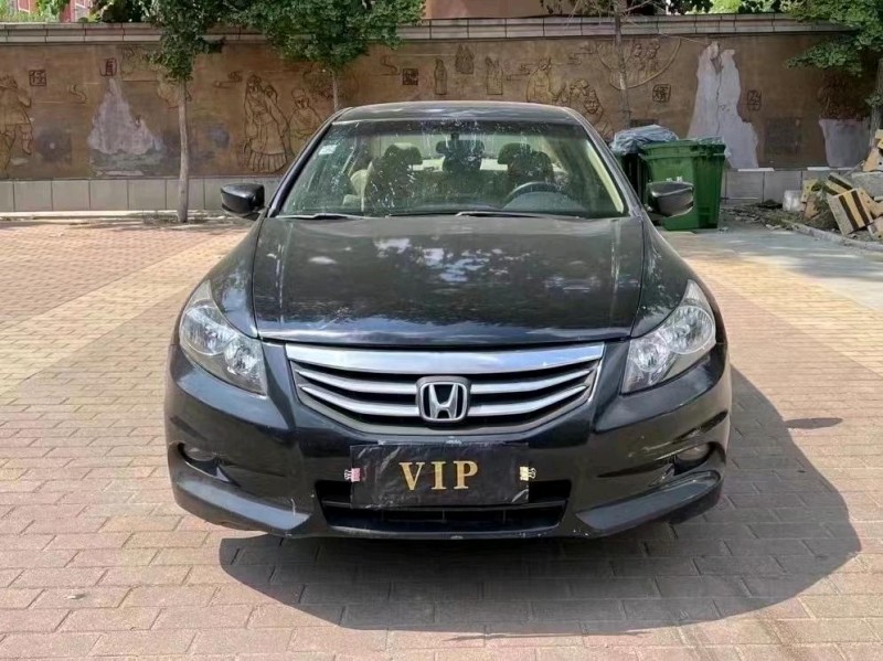 青岛11年本田雅阁1