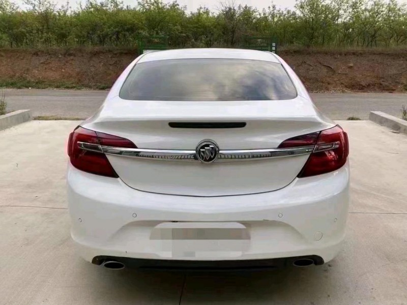 青岛16年别克君威1