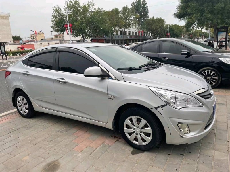 保定10年现代瑞纳2